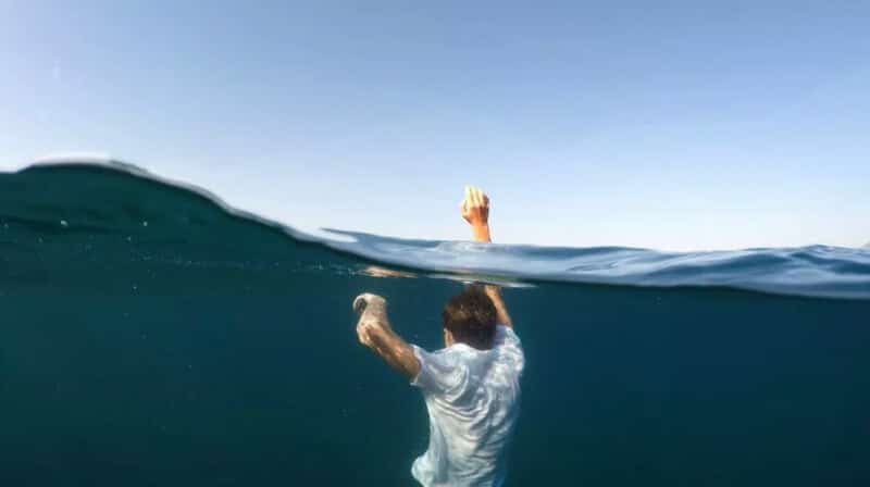 Mo-thay-tre-con-chet-duoi